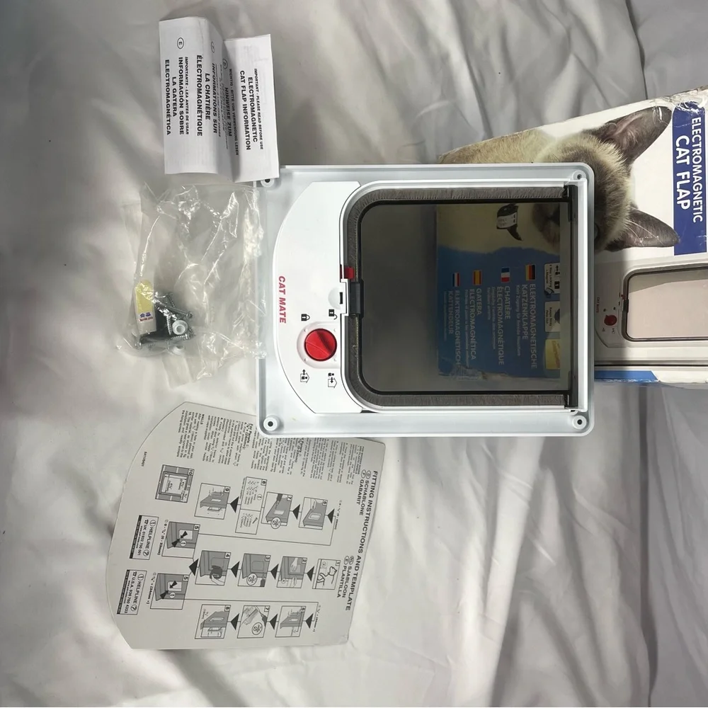 BNIB Cat Mate electromagnetic cat flap